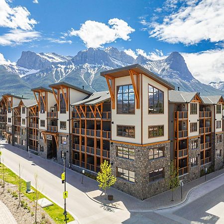 Spring Creek Luxury King One Bedroom At White Spruce Lodge Canmore Bagian luar foto