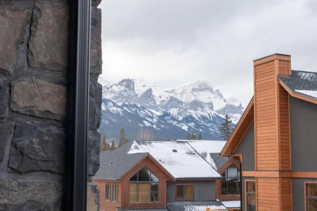 Spring Creek Luxury King One Bedroom At White Spruce Lodge Canmore Bagian luar foto