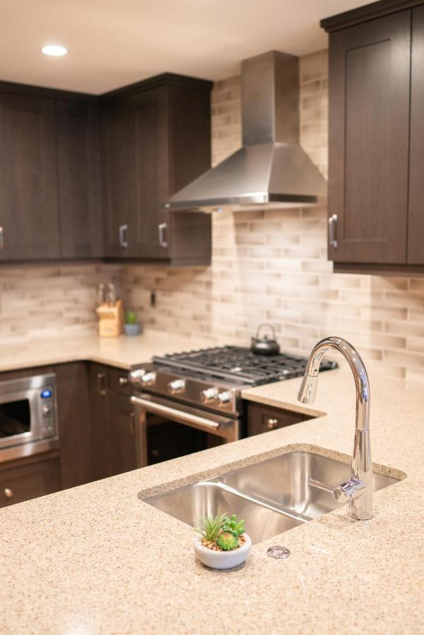 Spring Creek Luxury King One Bedroom At White Spruce Lodge Canmore Bagian luar foto