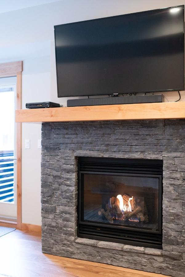 Spring Creek Luxury King One Bedroom At White Spruce Lodge Canmore Bagian luar foto