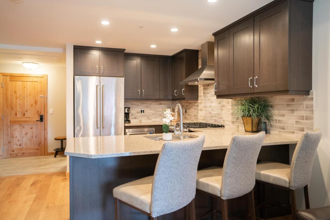 Spring Creek Luxury King One Bedroom At White Spruce Lodge Canmore Bagian luar foto