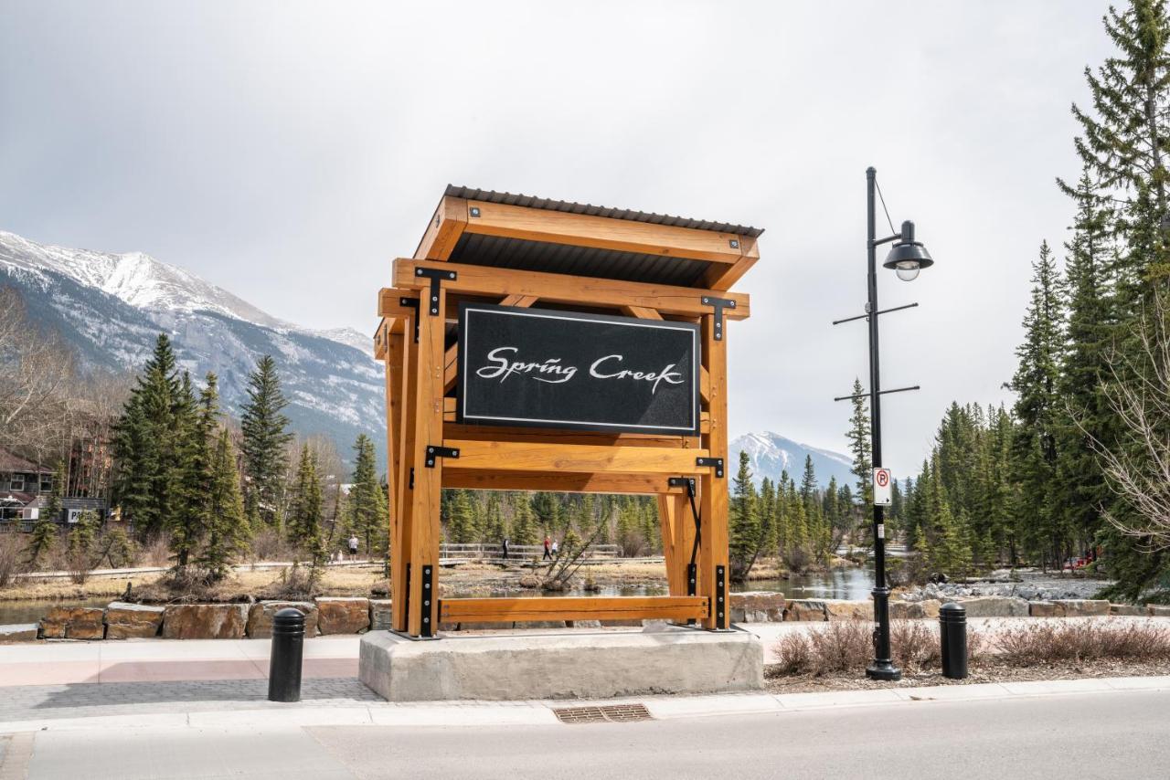 Spring Creek Luxury King One Bedroom At White Spruce Lodge Canmore Bagian luar foto