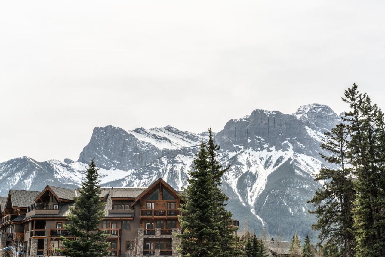 Spring Creek Luxury King One Bedroom At White Spruce Lodge Canmore Bagian luar foto