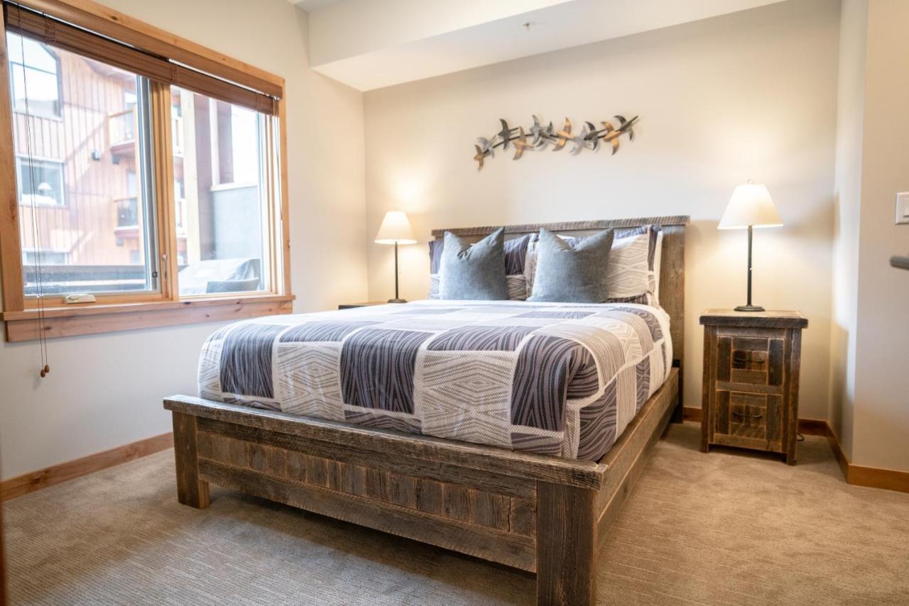 Spring Creek Luxury King One Bedroom At White Spruce Lodge Canmore Bagian luar foto