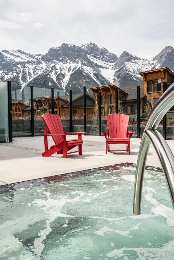 Spring Creek Luxury King One Bedroom At White Spruce Lodge Canmore Bagian luar foto