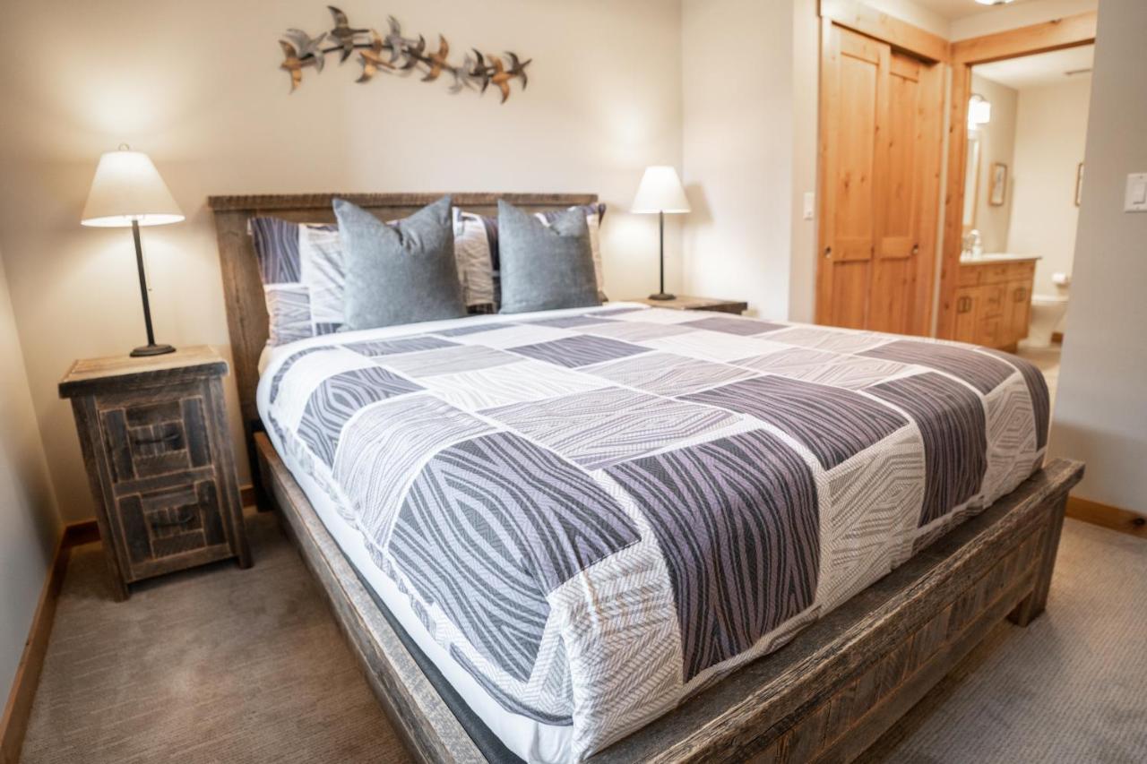 Spring Creek Luxury King One Bedroom At White Spruce Lodge Canmore Bagian luar foto